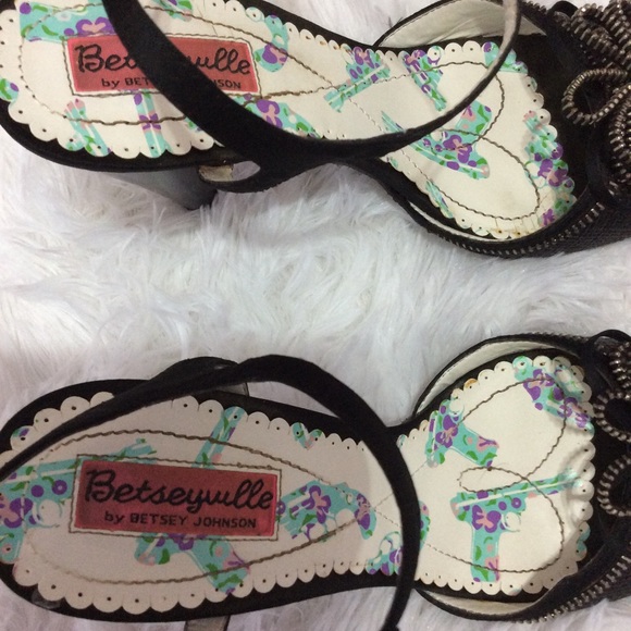Betseyville Pabla Heels - Picture 5 of 8